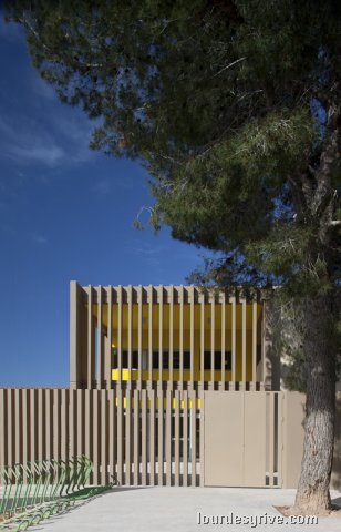 Escuela "Es vedrà" a Sant Agustín. MIPMARI ARQUITECTURA I DISSENY arquitectos - constructora Ferrovial. Ibiza