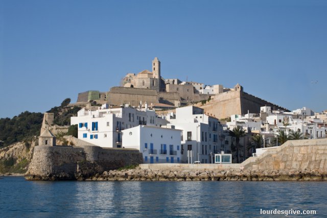 Local juvenil en Ibiza.MIPMARÍ ARQUITECTURA Y DISEÑO