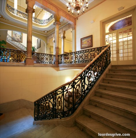 Stairs to main floor