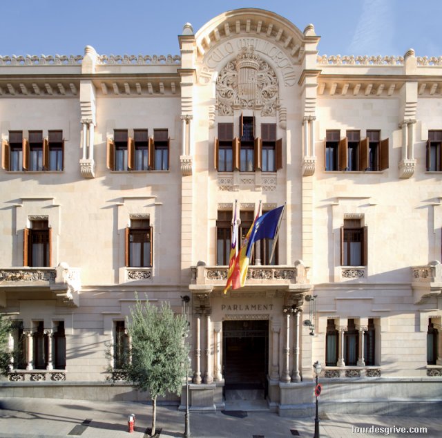 Façana del carrer del Conquistador